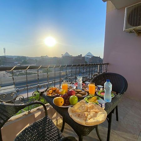 Young Pharaoh View Inn Кайро Екстериор снимка
