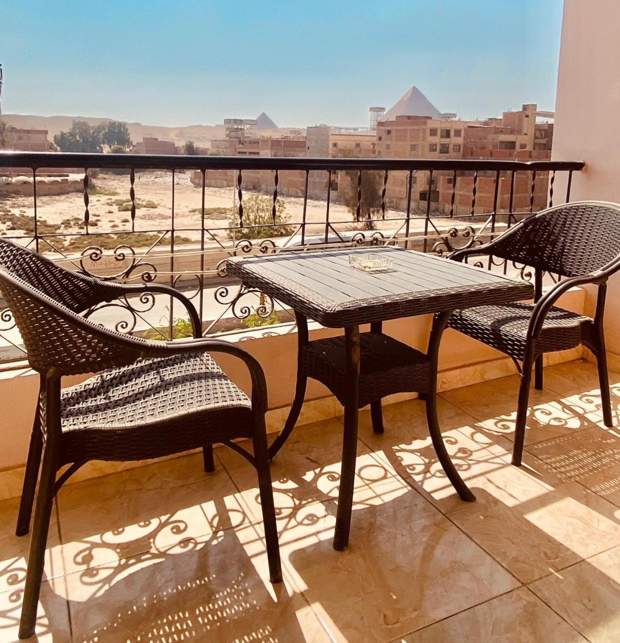 Young Pharaoh View Inn Кайро Екстериор снимка